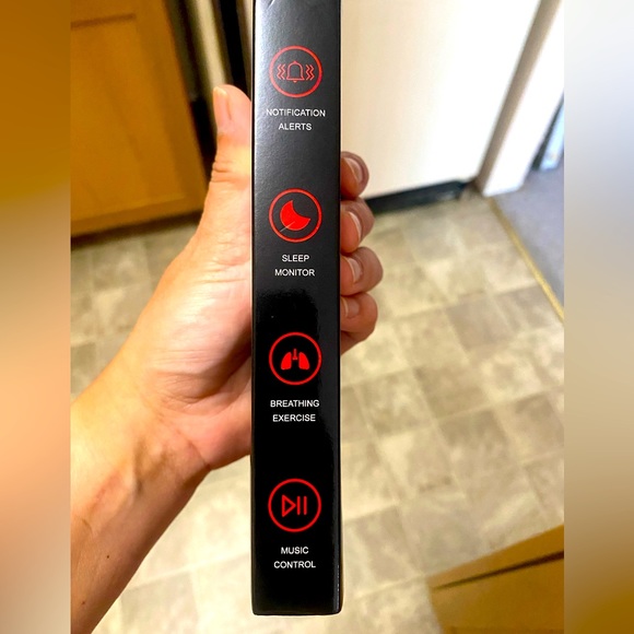 Women’s Waterproof Smartwatch - Picture 3 of 4